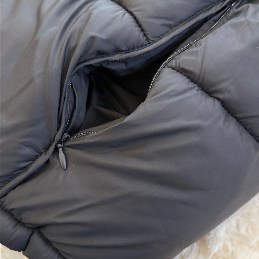 Zara Women’s Black Puffer Vest - Picture 4 of 5